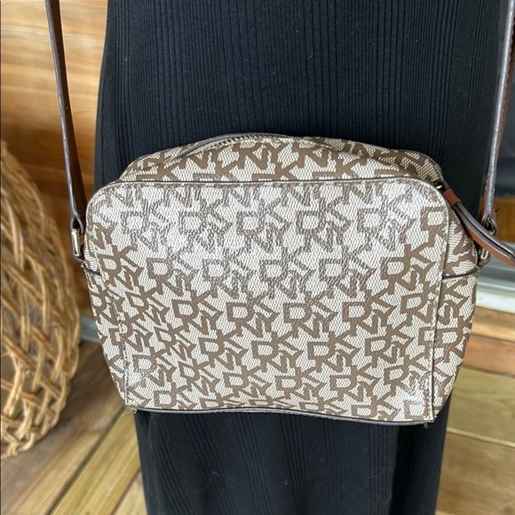 Stylish Brown Patterned Crossbody Bag - Picture 5 of 11